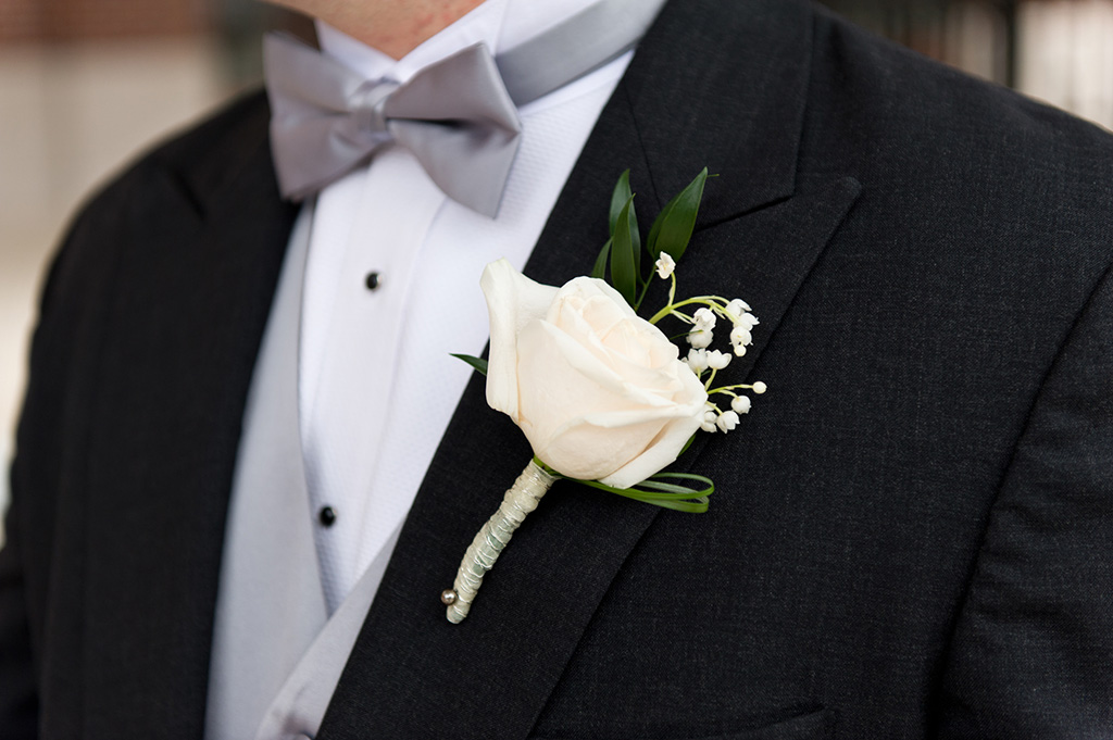 Navy & Pink Tampa Destination Wedding - The Florida Aquarium by Aaron Bornfleth Photographer (11)