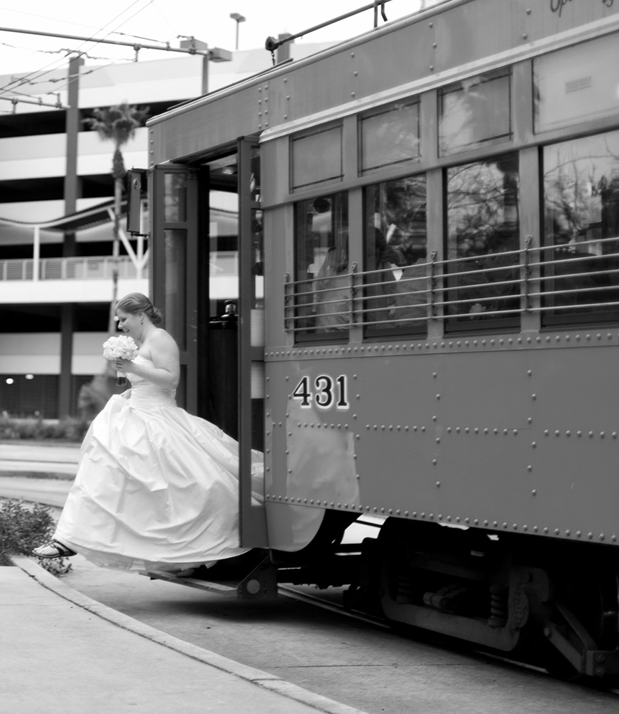 Navy & Pink Tampa Destination Wedding - The Florida Aquarium by Aaron Bornfleth Photographer (14)