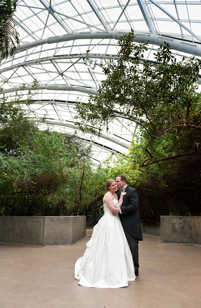 Navy & Pink Tampa Destination Wedding - The Florida Aquarium by Aaron Bornfleth Photographer (17)