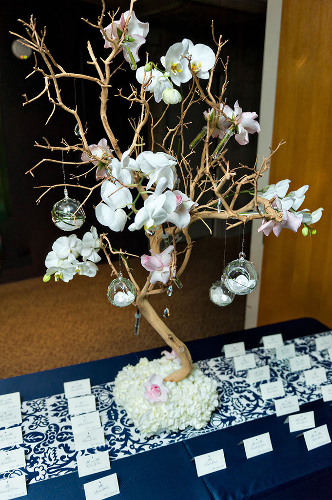 Navy & Pink Tampa Destination Wedding - The Florida Aquarium by Aaron Bornfleth Photographer (22)