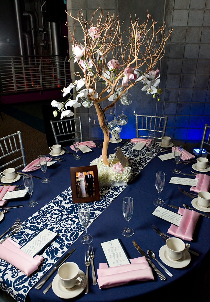 Navy & Pink Tampa Destination Wedding - The Florida Aquarium by Aaron Bornfleth Photographer (25)