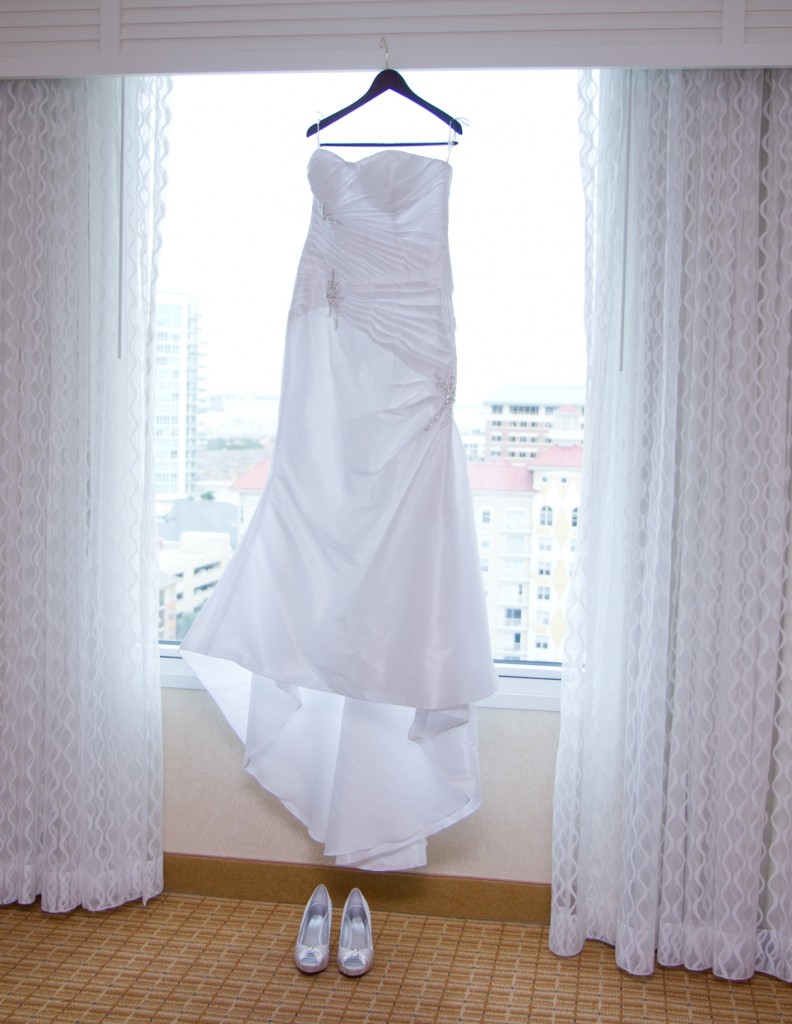 Elegant Purple & White Downtown Tampa Marriott Waterside Wedding by Tampa Wedding Photographer Eva's Photo Studio (4)