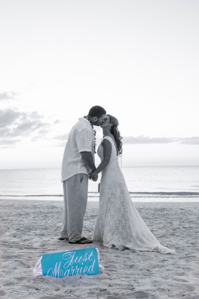 Fuchsia & Blue Destination St. Pete Beach Wedding - Paradise Grille - alt Photography (15)