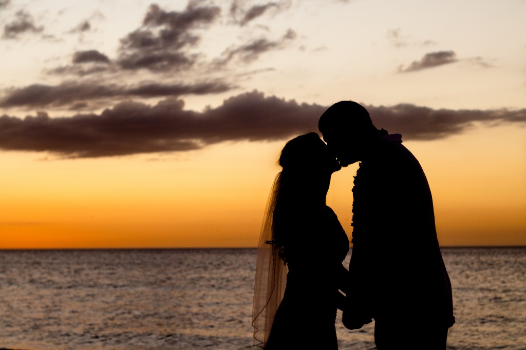 Fuchsia & Blue Destination St. Pete Beach Wedding - Paradise Grille - alt Photography (16)