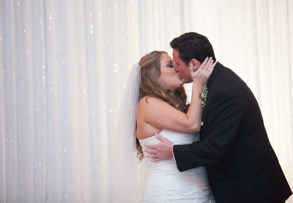 Red, Black & Silver Christmas Wedding - Downtown St. Pete Museum of Fine Arts - Esther Louis Photography (18)