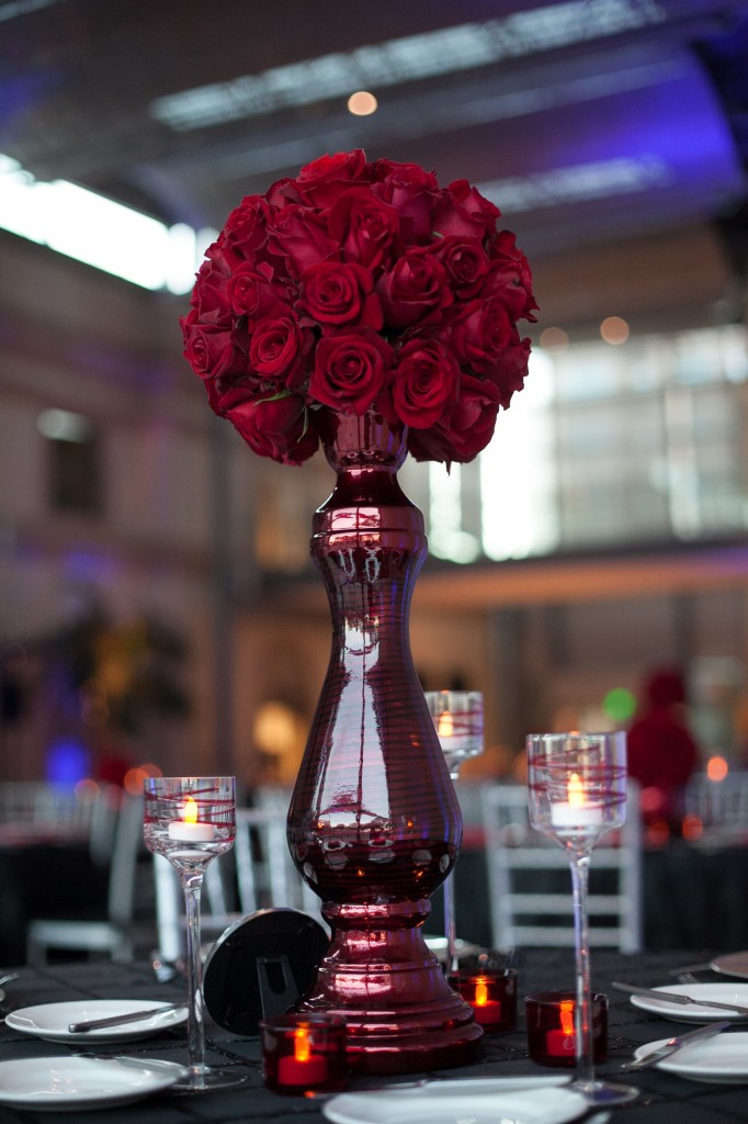 Red, Black & Silver Christmas Wedding - Downtown St. Pete Museum of Fine Arts - Esther Louis Photography (25)