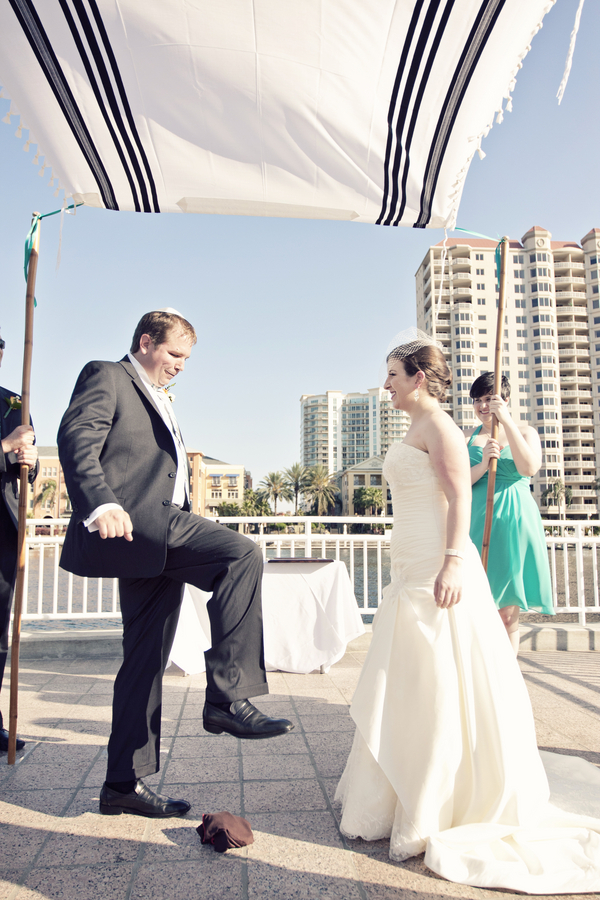 Destination Teal "Old Tampa" Vintage Wedding - Tampa Bay History Museum - Chic Shot Studio (23)