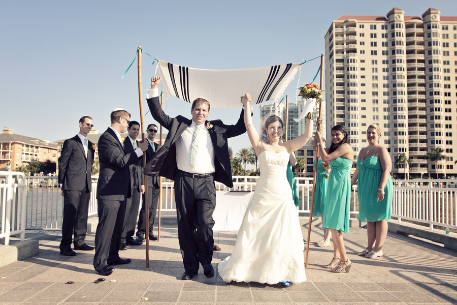 Destination Teal "Old Tampa" Vintage Wedding - Tampa Bay History Museum - Chic Shot Studio (21)