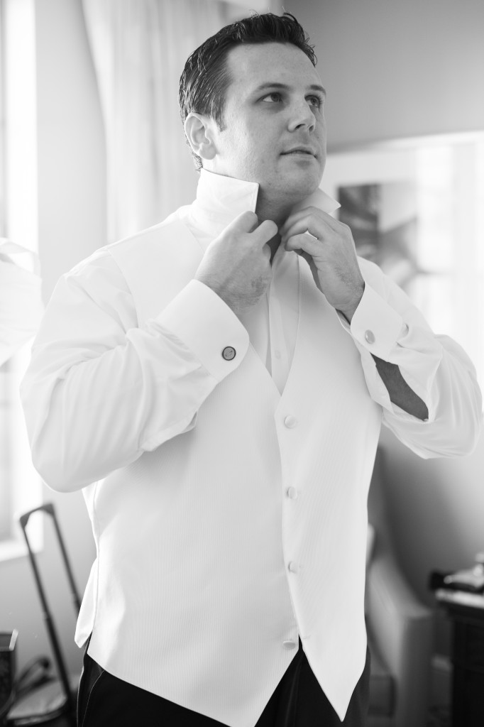 Red, Black & Silver Christmas Wedding - Downtown St. Pete Museum of Fine Arts - Esther Louis Photography (7)