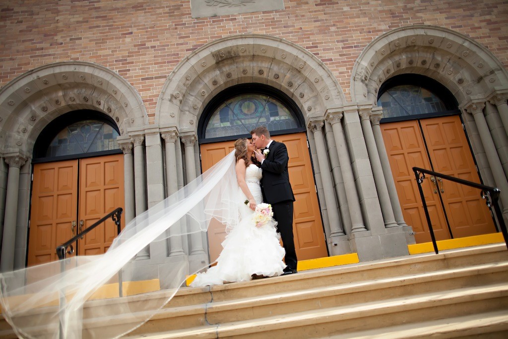 Elegant Black and White Downtown Tampa Wedding - Floridan Palace (25)