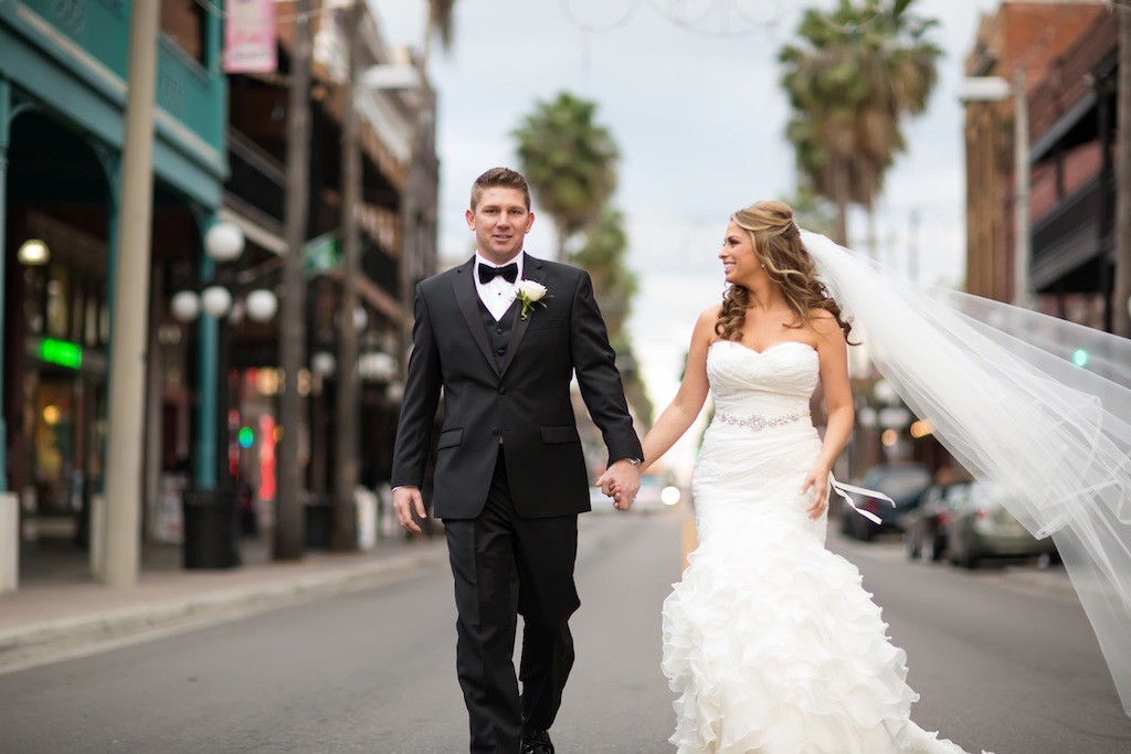 Elegant Black and White Downtown Tampa Wedding - Floridan Palace (27)
