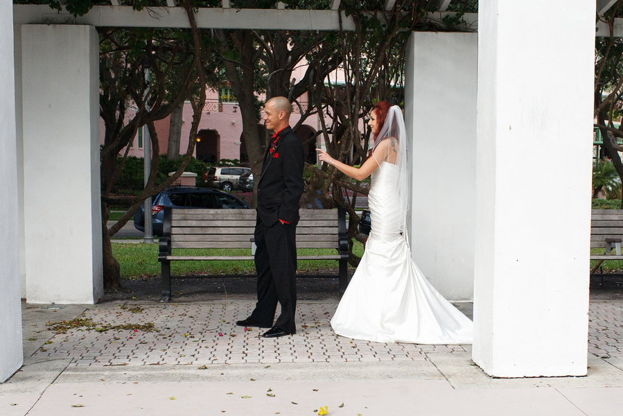St. Pete Museum of Fine Arts Black & Red Halloween Themed Wedding - St. Petersburg, FL Wedding Photographer Carrie Wildes Photography (10)