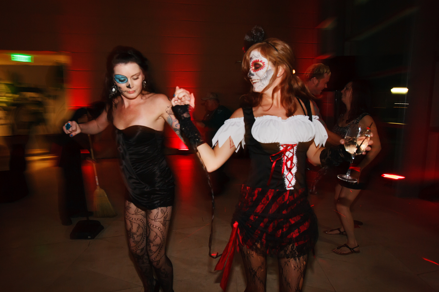 St. Pete Museum of Fine Arts Black & Red Halloween Themed Wedding - St. Petersburg, FL Wedding Photographer Carrie Wildes Photography (41)