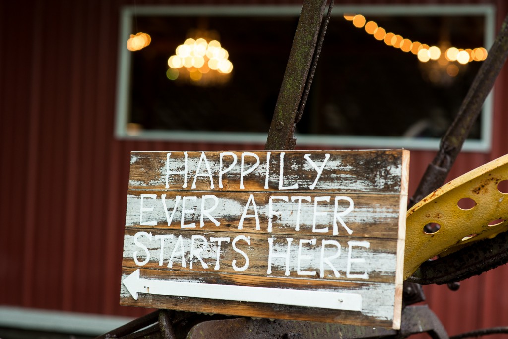 Beige and Cream Vintage Country Barn Wedding - Tampa Wedding Photographer Jeff Mason Photography (14)
