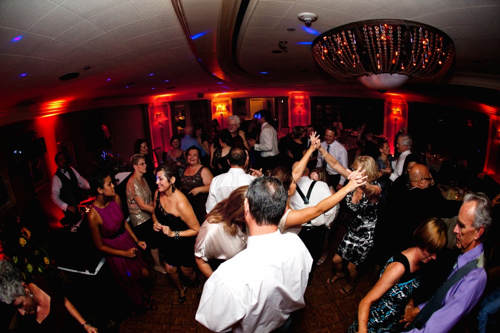 Best Tampa Wedding DJ - Music on the Move