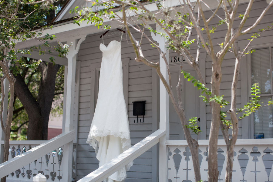 Romantic White, Grey and Pink Davis Islands Garden Club Wedding - Tampa Wedding Photographer Jerdan Photography (10)