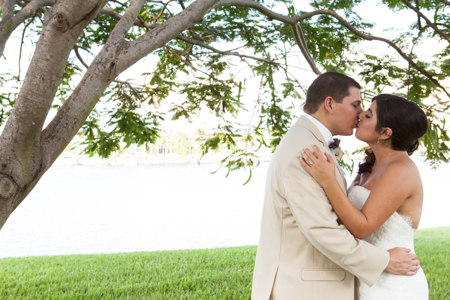 Romantic White, Grey and Pink Davis Islands Garden Club Wedding - Tampa Wedding Photographer Jerdan Photography (29)