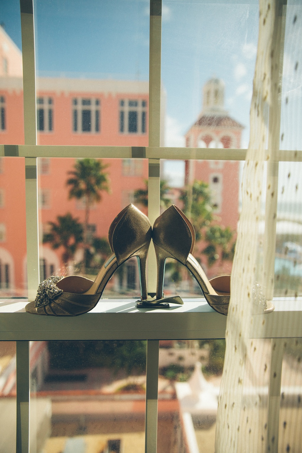 Don CeSar Wedding - Formal, black, white and gold St. Pete Beach Wedding by Parker Young Photography (3)