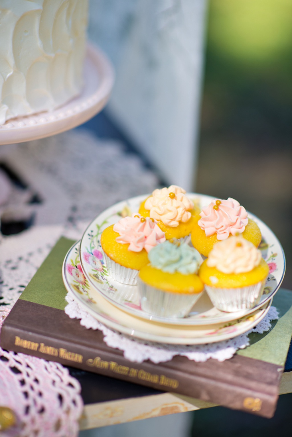 Mini Wedding Cupcakes | Vintage, Garden Wedding Styled Shoot