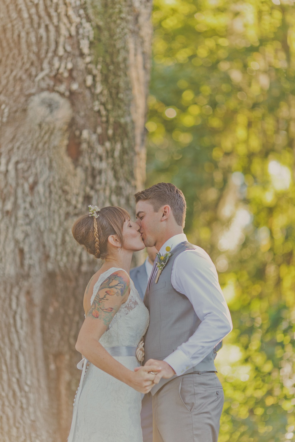 First Kiss: Rustic Outdoor Wedding Ceremoy: Cross Creek Ranch Wedding Venue in Tampa Bay
