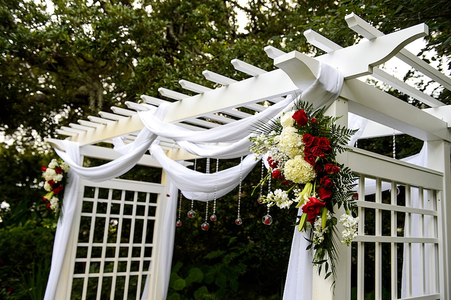 Red Rose & White Flowers Wedding Arch Decor