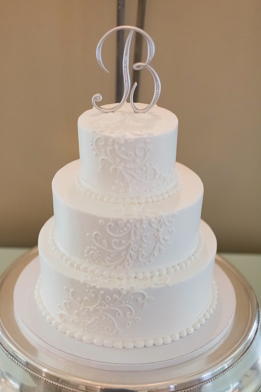 Round White 3-Tier Traditional Wedding Cake