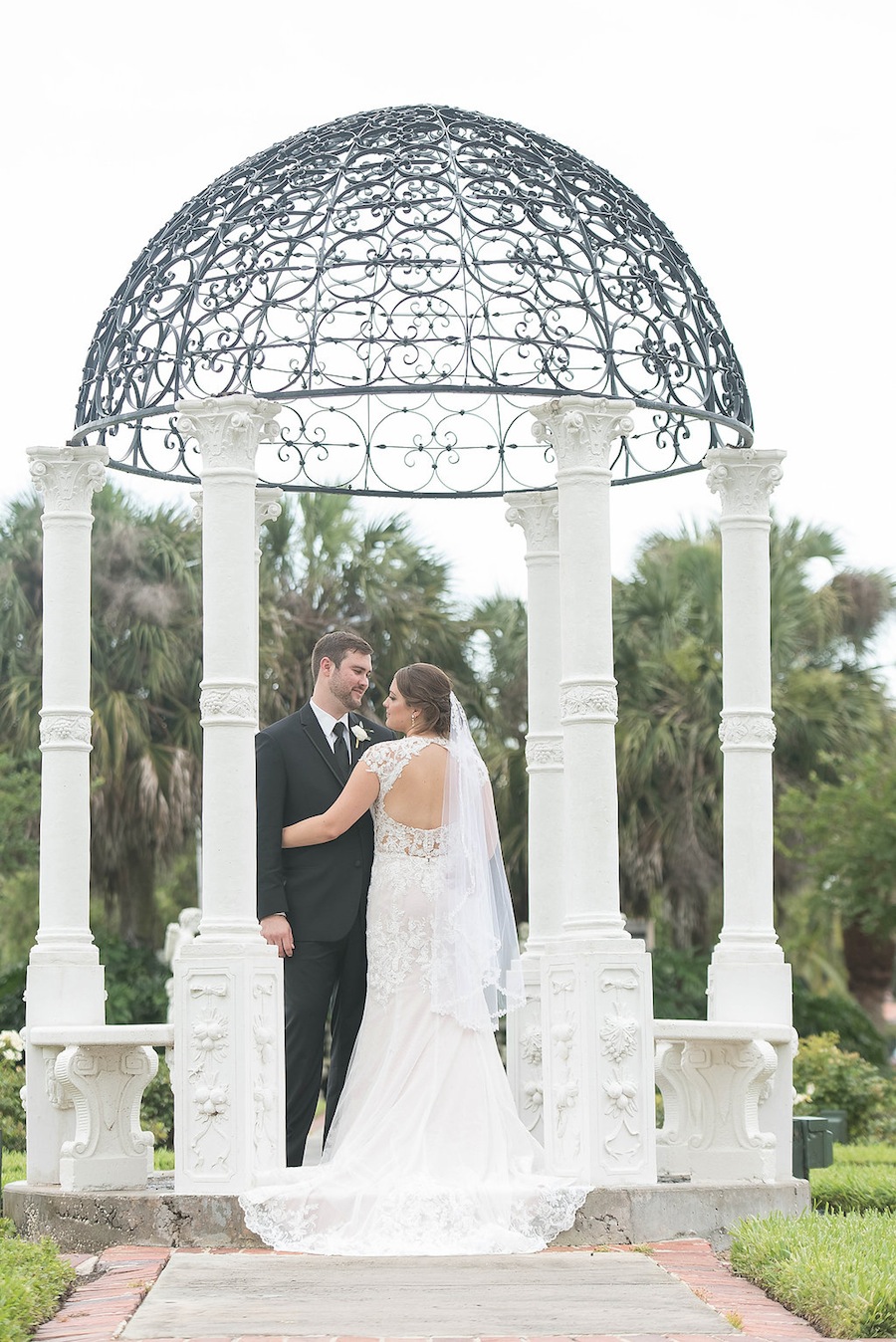 Downtown St. Pete Bride and Groom Wedding Photos | Kristen Marie Photography