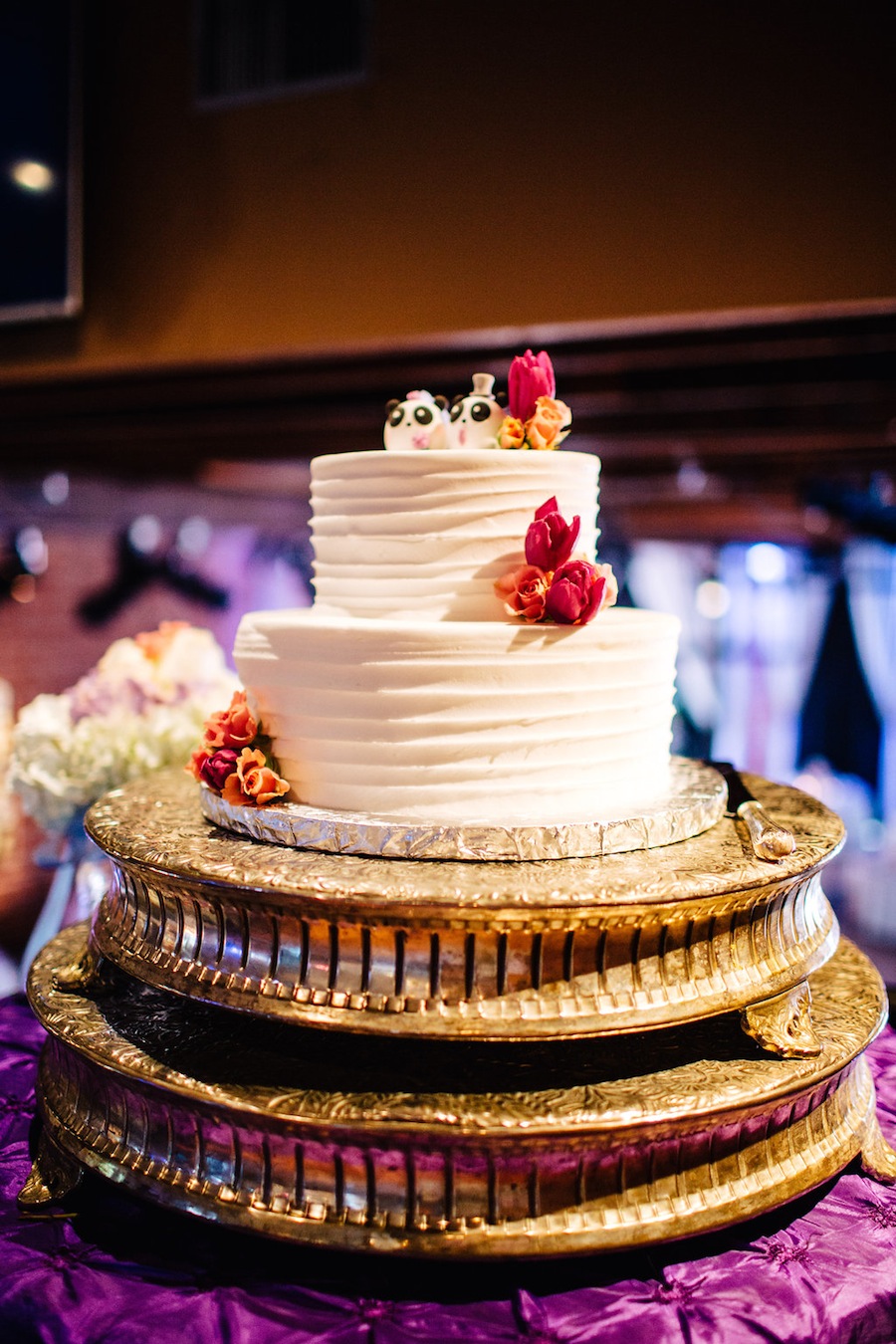Round White Wedding Cake with Panda Wedding Cake Topper