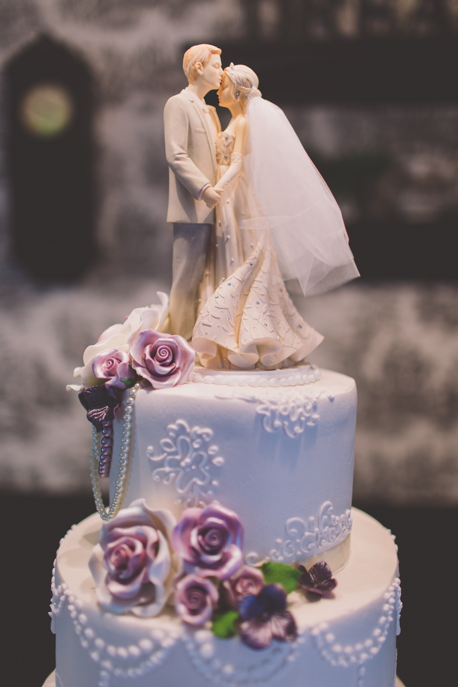 Vintage Wedding Cake with Purple Flowers and Pearls | Alessi Bakeries