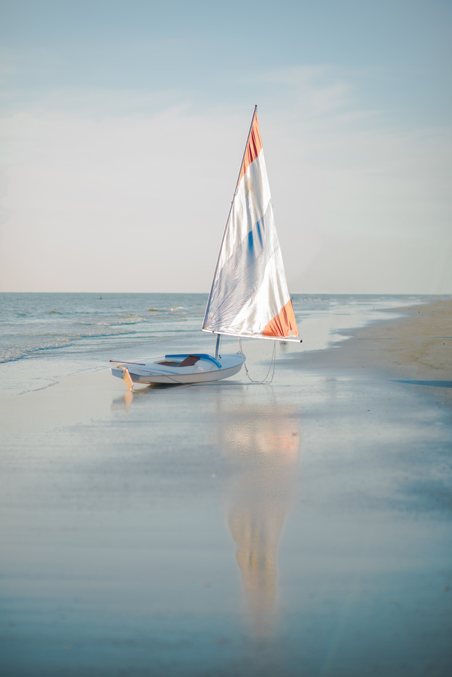 Sailboat on Sand at Indian Rocks Beach | St. Pete Beach Wedding Photographer Kera Photography