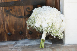 White Floral Wedding Bouquet with Baby's Breath Accent | Photo by Tampa Bay Wedding Photographer Kristen Marie Photography