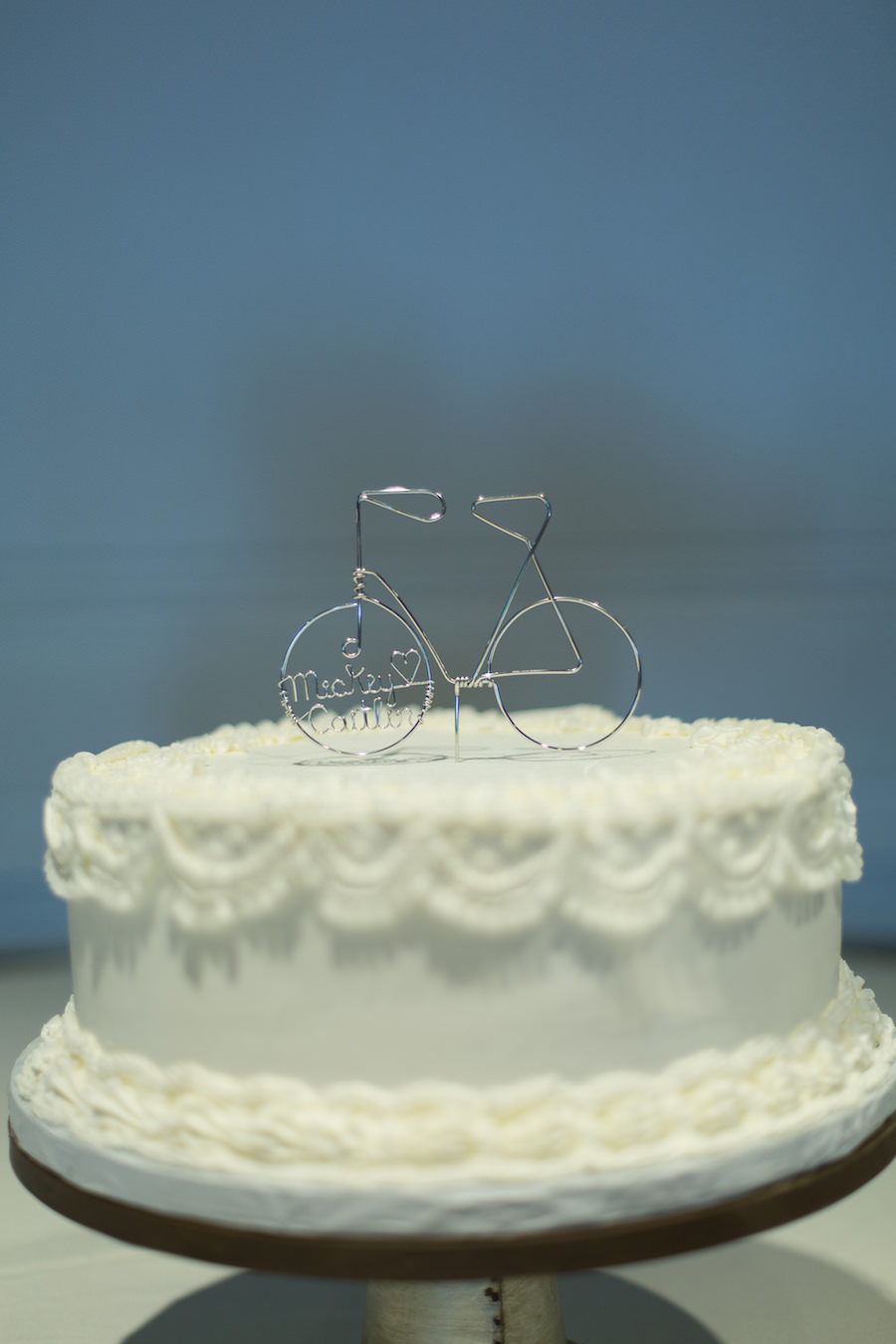 Single Tier White Wedding Cake with Ruffle Lace Design and Custom Bicycle Wedding Cake Topper | Saint Petersburg Wedding Photographer Roohi Photography