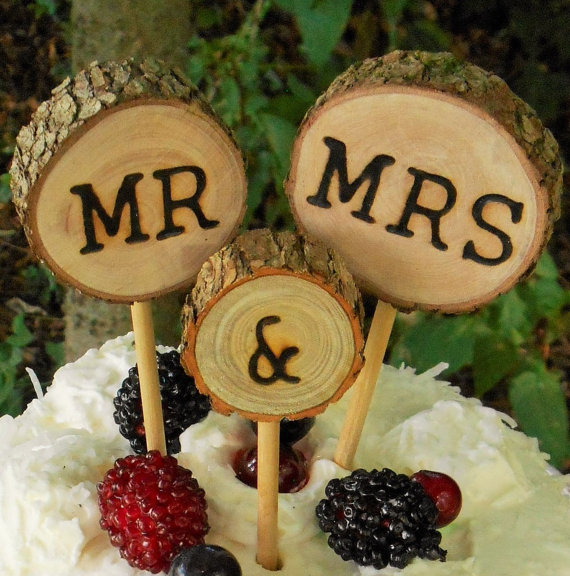 Rustic Wood Slice Wedding Cake Topper | etsy rosylilycaketoppers