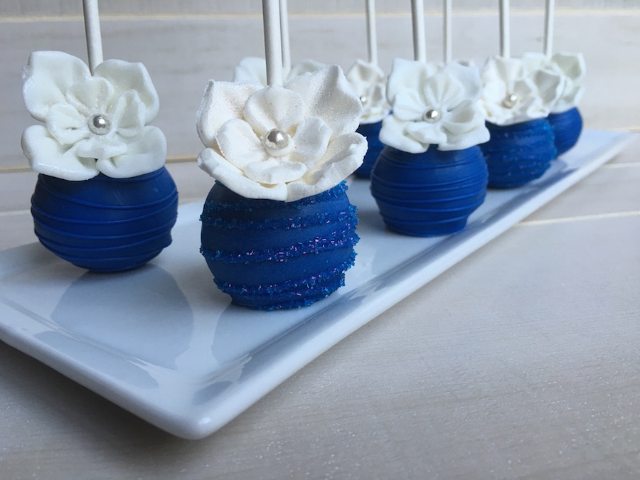 Royal Blue and White Wedding Cake Pop Favors | Tampa Bay Gourmet Cake Pops and Custom Creative Wedding Desserts | Pop Goes The Party