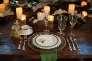 Southern Inspired Wedding Table Setting with Gold Rimmed China, Gold Flatware and Green Linen Napkins on Mahogany Wood Table | Fall Wedding Inspiration | Nature Inspired Wedding