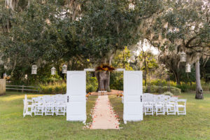 Outdoor Florida Rustic Wedding Ceremony at Cross Creek Ranch | Tampa Bay Wedding Photographer Carrie Wildes Photography