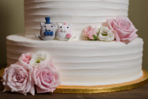 Cute Bride and Groom Cat Cake Topper with Pink Roses on Round White Wedding Cake on Gold Cake Stand