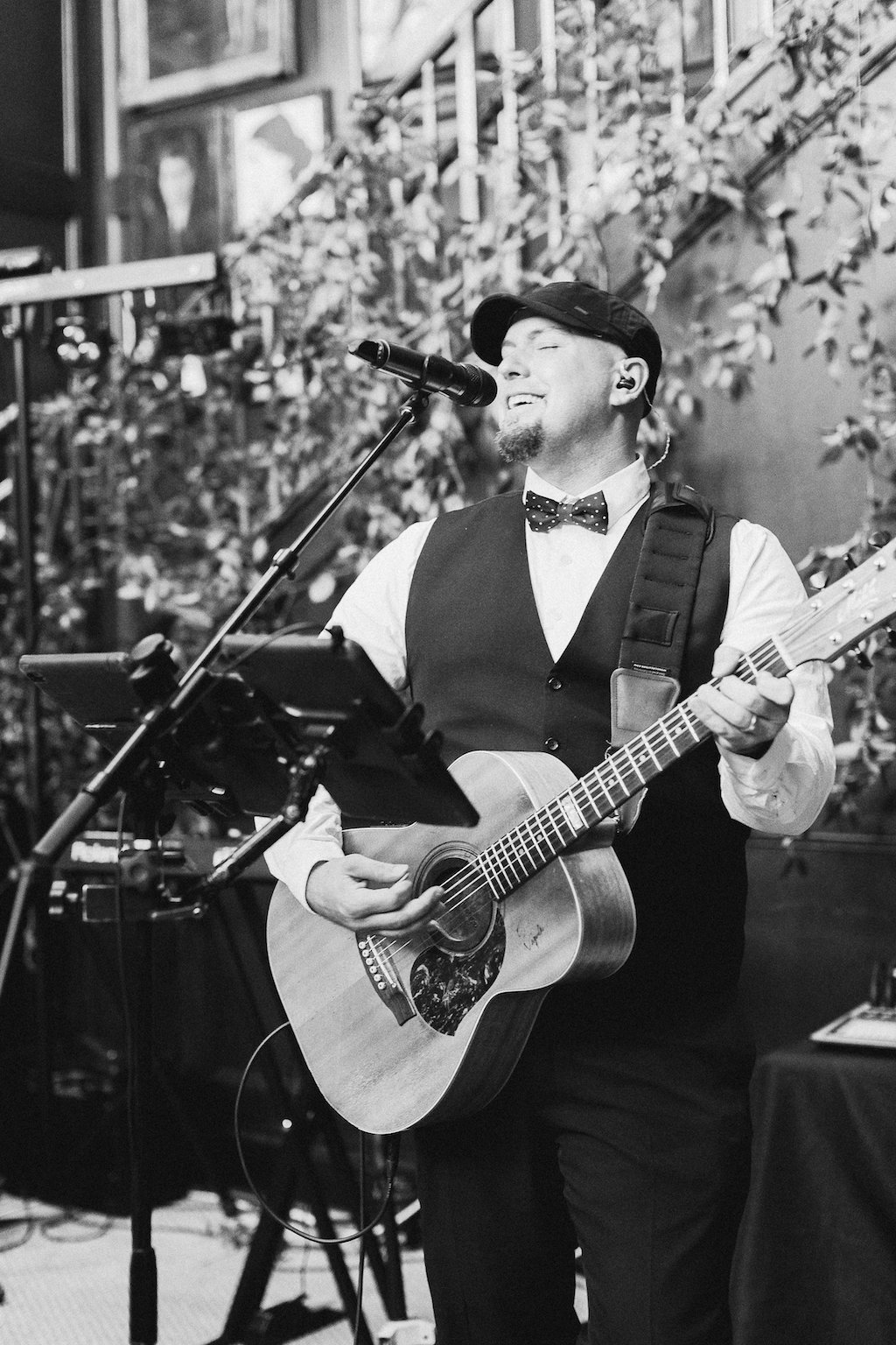 South Tampa Wedding Live Musician Matt Winter Band | Photographer Ailyn La Torre Photography