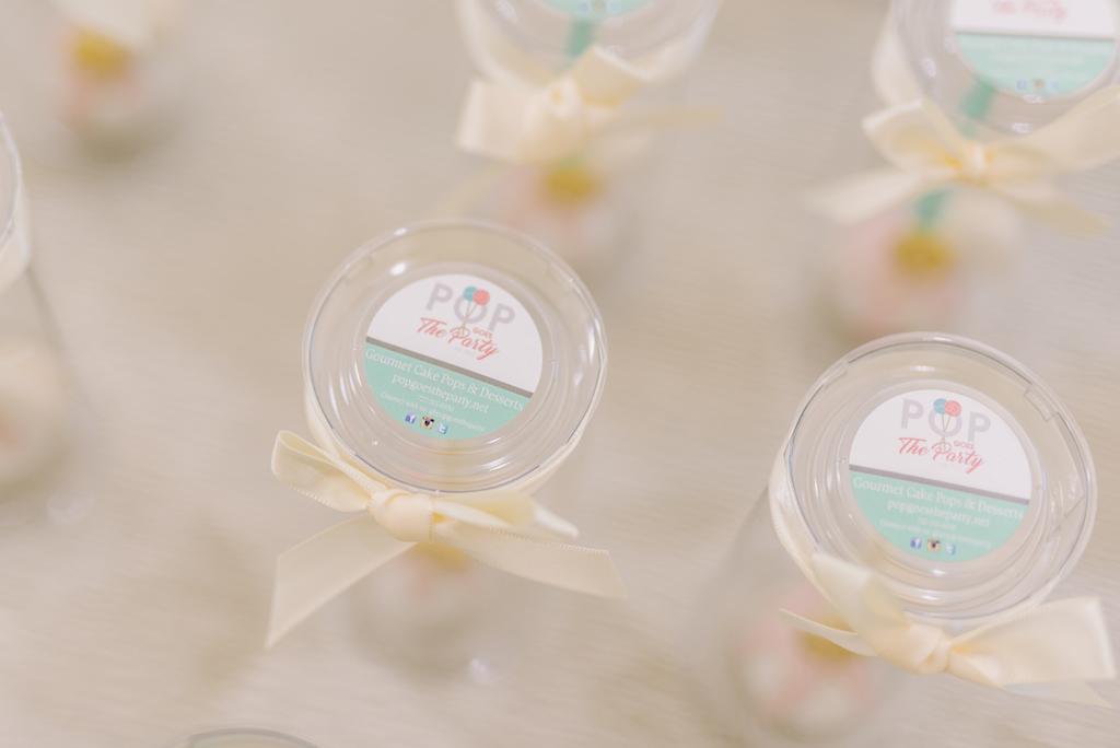 Wedding Dessert Food Favors | Tampa Bay Cake Pop Baker Pop Goes the Party | Clearwater Beach Wedding Photographer Kera Photography