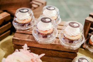 Individual Wedding Favor Cupcakes, Cakes by Ron | Tampa Bay Wedding Photographer Lifelong Photography Studios