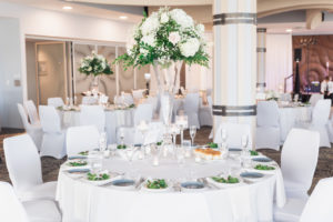 Classic Elegant Wedding Reception Decor, Round Tables with White Tablecloths and Linens, Tall Glass Cylinder Vase with White Hydrangeas, Blush Pink Roses, Baby's Breath and Greenery Leaves Floral Centerpiece | Downtown Tampa Wedding Venue The Florida Aquarium