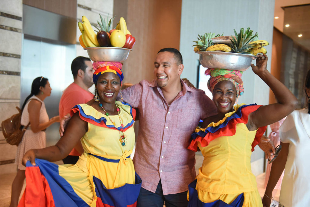 Cartagena, Colombia Fruit Bowl Ladies | Destination Wedding and Honeymoon Travel Tips | Photographer: Pedraza Producciones (11)