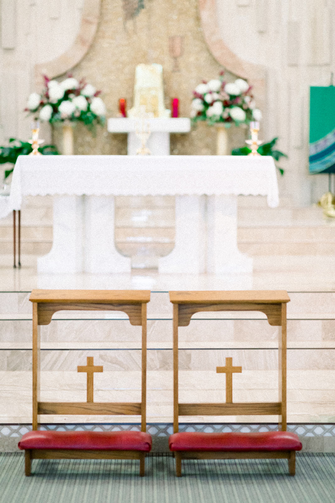 Traditional Catholic Church Pews Wedding Ceremony Altar | Tampa Bay Wedding Photographer Shauna and Jordon Photography | St. Pete Wedding Venue St. John Vianney Catholic Church