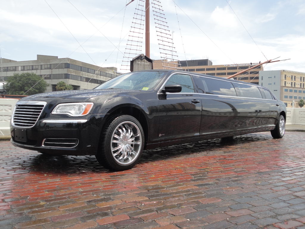 Tampa Bay Wedding and Event Transportation Rentals by Skyline Limousine | Chrysler 300 8-10 Passenger Limo