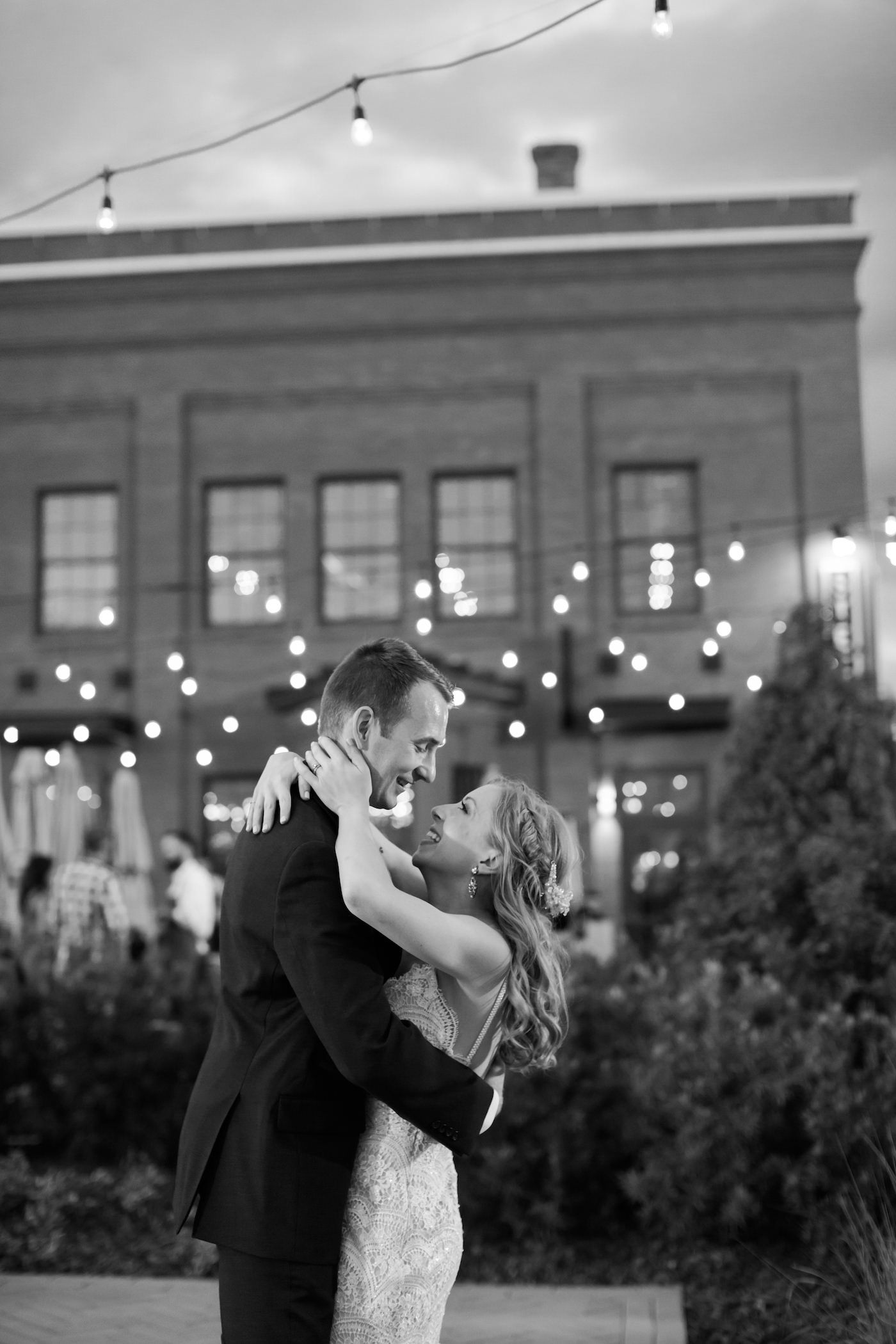 Bride and Groom Black and White Outdoor Portraits in Downtown Tampa | Luxe Light Photography