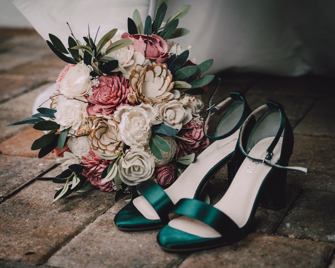 Emerald Green Satin Wedding Bride Shoes with Paper Flower Bouquet with Wood Roses
