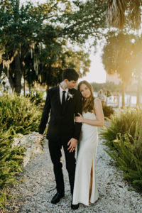 Modern Neutral Bride and Groom Sunset Wedding Photo | Tampa Bay Wedding Photographer Amber McWhorter
