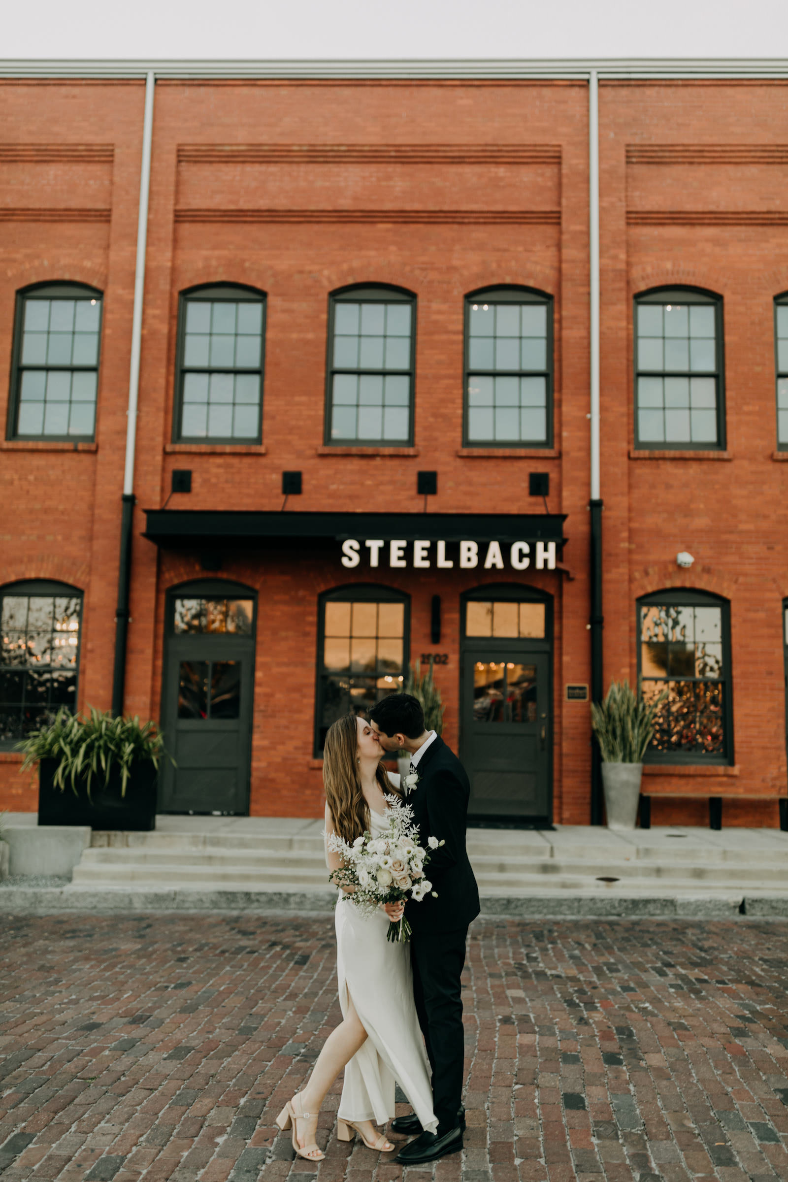 Modern Neutral Bride and Groom Sunset Wedding Photo | Tampa Bay Wedding Photographer Amber McWhorter | Wedding Venue Rooftop 220