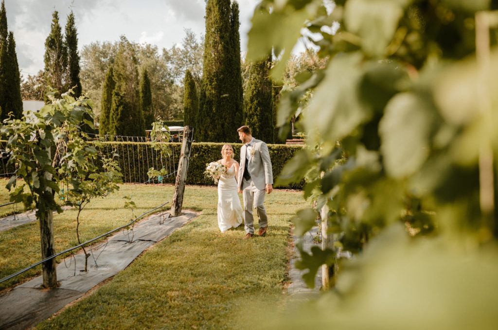 Rustic Florida Outdoor Wedding| Wedding Ceremony Under the Trees | Mision Lago Estate Tampa Bay Wedding Venue