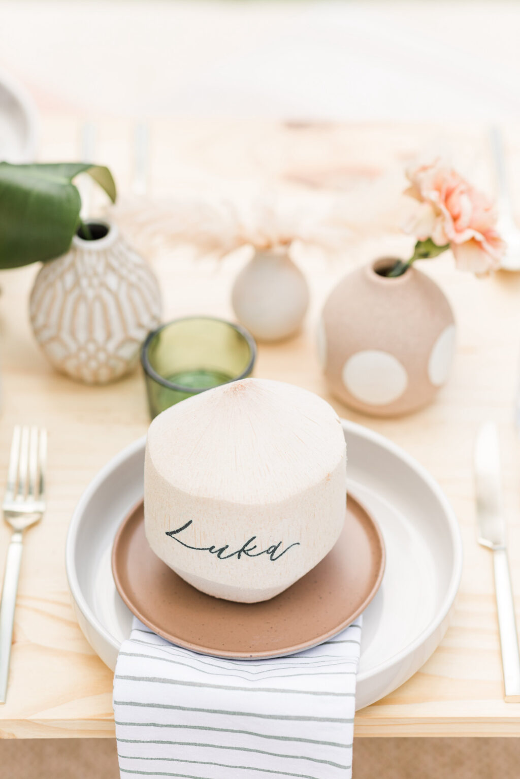 Boho Mid-Century Modern Wedding Decor, Deep White Plate and Brown Matte Plate, Lined Linen Napkin, Personalized Coconut, Small Vases with Single Flowers | Littera Calligraphy | Big Fake Wedding Tampa